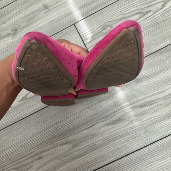 Birdies the swan in Fuchsia Cuff Size 9 - Picture 3 of 4